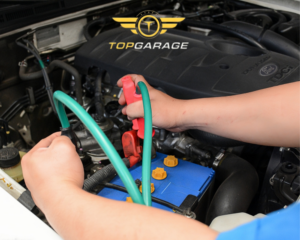 5 Lý Do Mọi Chủ Xe Nên Trang Bị Bộ Kích Bình Mini - Top Garage 5 Chỉ với vài thao tác đơn giản: cắm thiết bị - kẹp bình - đề máy, chiếc xe của bạn sẽ khởi động lại ngay lập tức. Bộ kích bình mini là người bạn đồng hành tin cậy, giúp bạn yên tâm hơn trên những cung đường vắng hay trong những chuyến đi xa.